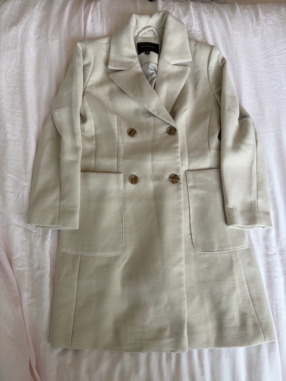 banana republic cream tailored coat (xs)